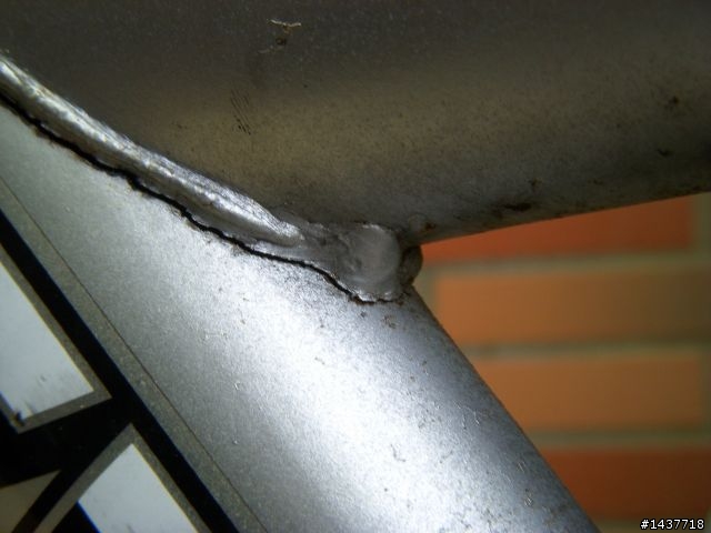 哇!!!騎車騎到車架裂掉...