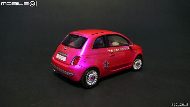 女王一同完成之 New Fiat 500 Barbie custom亮晶晶版