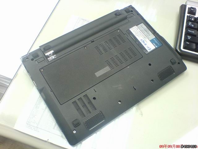 Asus UL20 不負責任報導 (有圖無文 -- 不負責任到底)