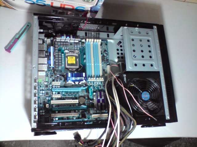 因為笨為P55-UD6多買了兩條DDR3 2G =.="