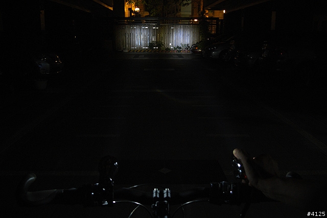 勁亮 BICYCLE HEAD LIGHT M1 F1 開箱 PK 測試