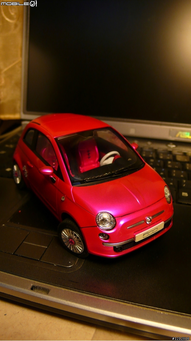 女王一同完成之 New Fiat 500 Barbie custom亮晶晶版