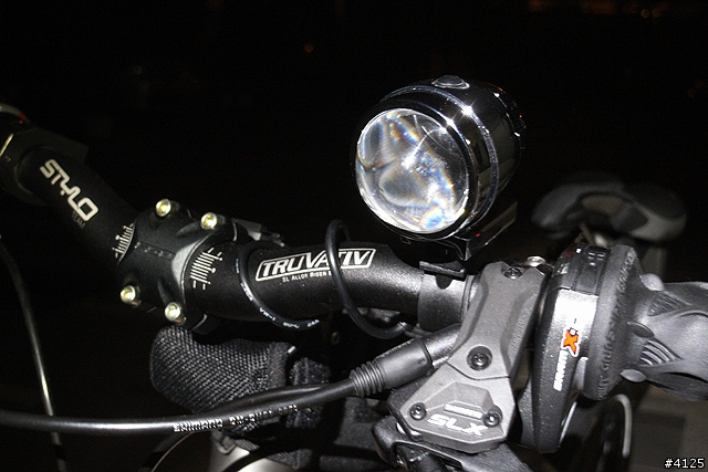 勁亮 BICYCLE HEAD LIGHT M1 F1 開箱 PK 測試