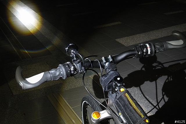 勁亮 BICYCLE HEAD LIGHT M1 F1 開箱 PK 測試