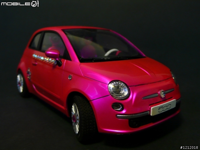 女王一同完成之 New Fiat 500 Barbie custom亮晶晶版