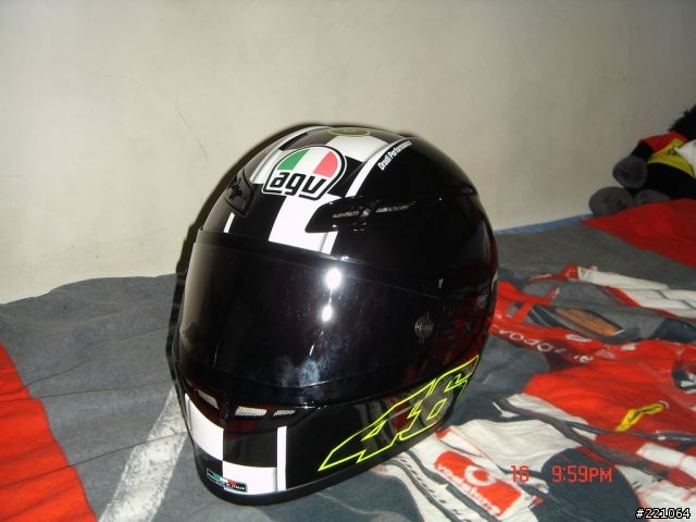 [純開箱文]AGV GP-TECH ROSSI 8次世界冠軍 冠軍帽入手