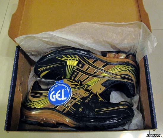 [開箱] Asics Kinsei 將軍盔甲金色版跑鞋