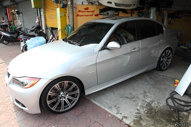 第二換335I-4門改M3前包+側裙開箱照