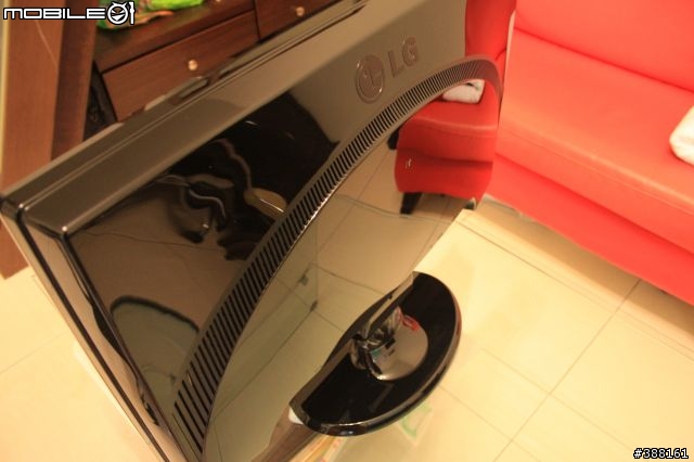 純開箱 LG W2753V ~ 好大丫!!