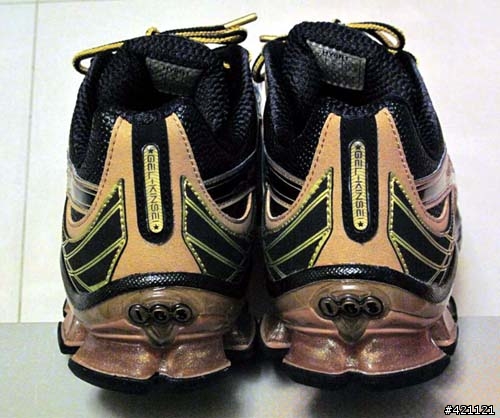 [開箱] Asics Kinsei 將軍盔甲金色版跑鞋