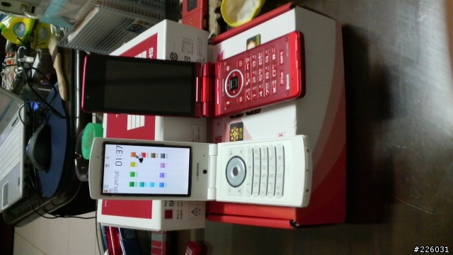 日機p905i金  SH06a紅  N02a白 圖片分享(圖多請注意)