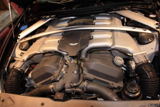 巧遇 Aston Martin DB9 .. ....圖多抱歉
