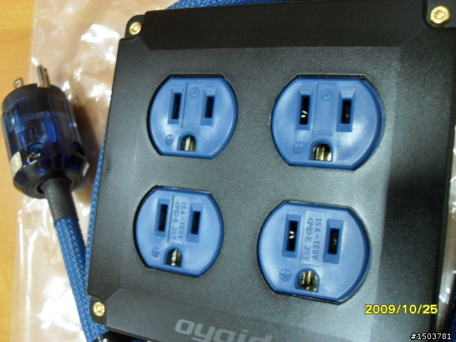 我在上海買的 Oyaide OCB- EXs 電源拖板