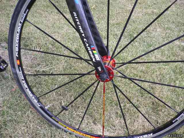 請各位前輩幫我鑑定這台公路車 , 謝謝 !!