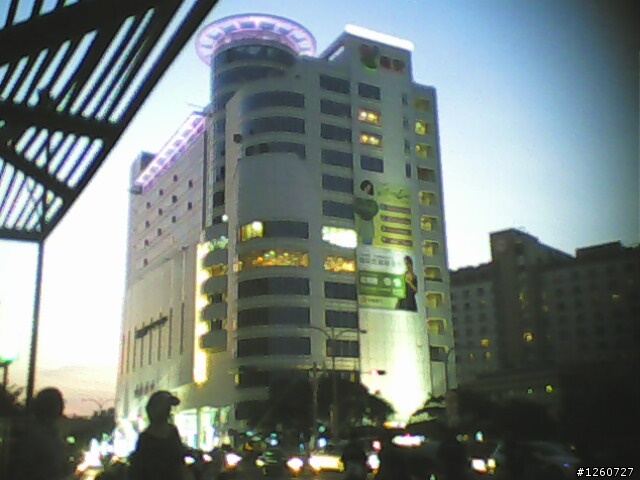 德安台南店（11/27-- 開幕啦,部分樓層趕工中)