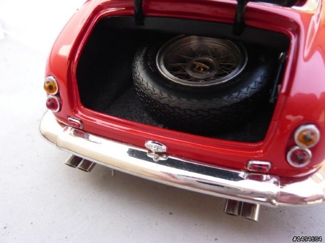 模型車收藏分享[015-CMC, 1/18, Ferrari 250 GT Berlinetta passo corto , 1961]