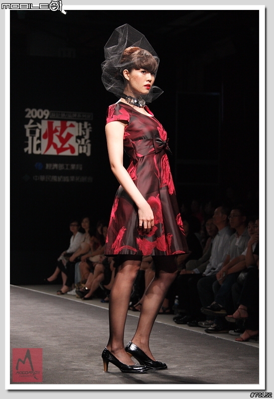 [冷門鏡]EF 28-300mm F3.5-5.6L IS USM 蓋的出樓嗎?