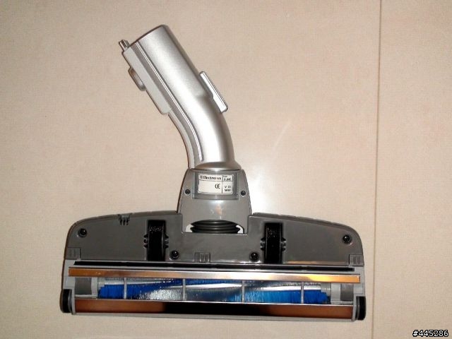 [開箱心得分享] 伊萊克斯Electrolux Z-8280除塵蟎吸塵器---開箱&使用心得
