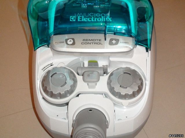 [開箱心得分享] 伊萊克斯Electrolux Z-8280除塵蟎吸塵器---開箱&使用心得