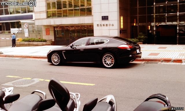 Porsche Panamera in 內湖