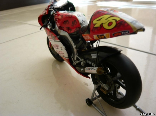 模型車收藏分享[012-Minichamps, 1/12, 小飛俠 Rossi, Moto GP 機車]