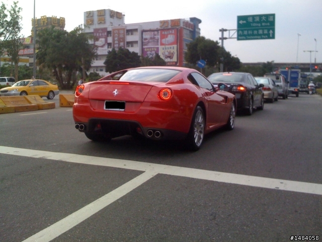 前幾個月在內湖遇到的Ferrari 599 GTB