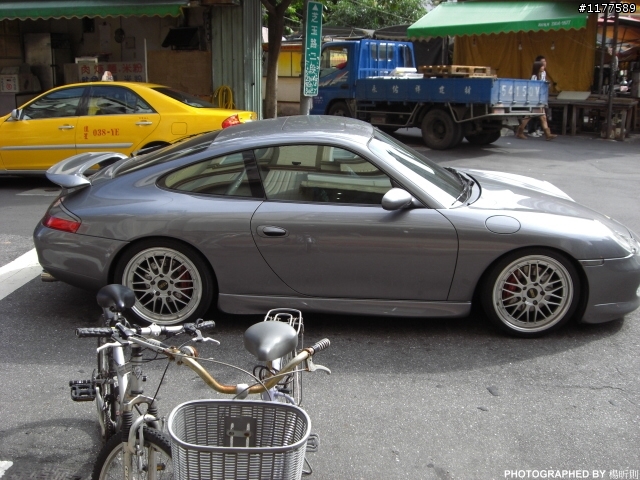 [巧遇] Porsche 911 Carrera 系列 (改裝部分零件)