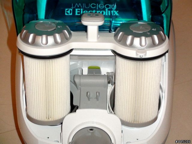 [開箱心得分享] 伊萊克斯Electrolux Z-8280除塵蟎吸塵器---開箱&使用心得