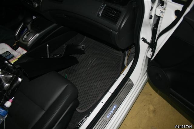 CIVIC  新車 車內淹水  請各位來幫幫忙