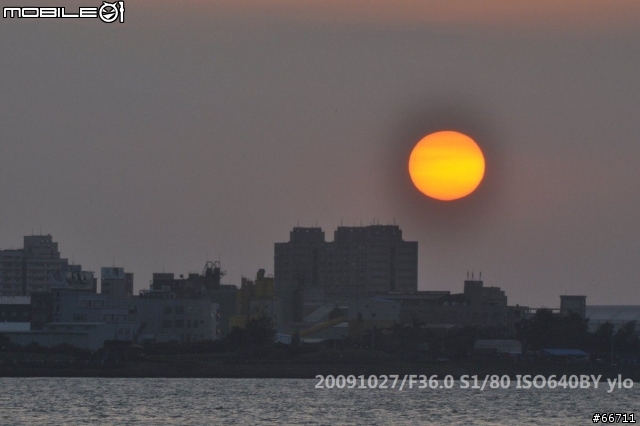[求教]D90拍夕陽旁為何有一圈黑影？