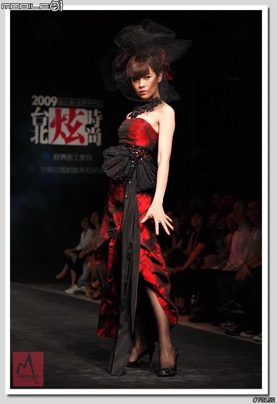 [冷門鏡]EF 28-300mm F3.5-5.6L IS USM 蓋的出樓嗎?