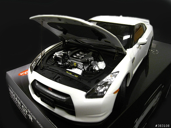 Kyosho 1:18 Nissan GT-R 開箱