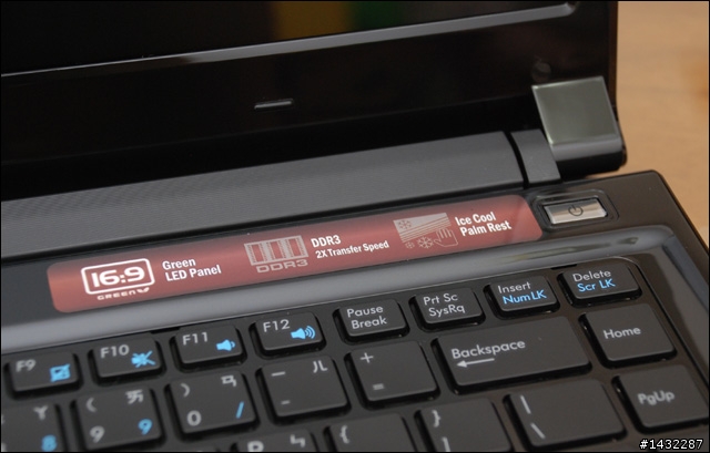 [私開箱] 華碩 ASUS UL80VT @ 我家客廳...不專業測試Turbo33小超頻功能！