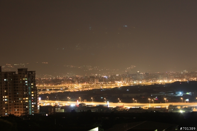 已拍攝碧潭夜景~新手500D+KIT 18-55mm+UV保護鏡~請各位大大幫我解讀一下拍攝夜景的疑惑!!