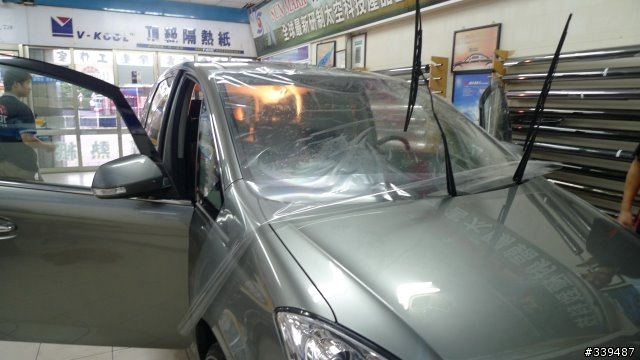<11/03補數位天線照片>LUXGEN 簡單交車開箱及貼隔熱紙 之有圖有真相