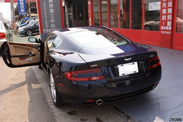 巧遇 Aston Martin DB9 .. ....圖多抱歉