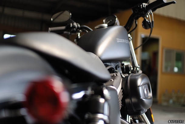 Daddy, I bought a Harley...... 哈雷 XL883 Iron 開箱....