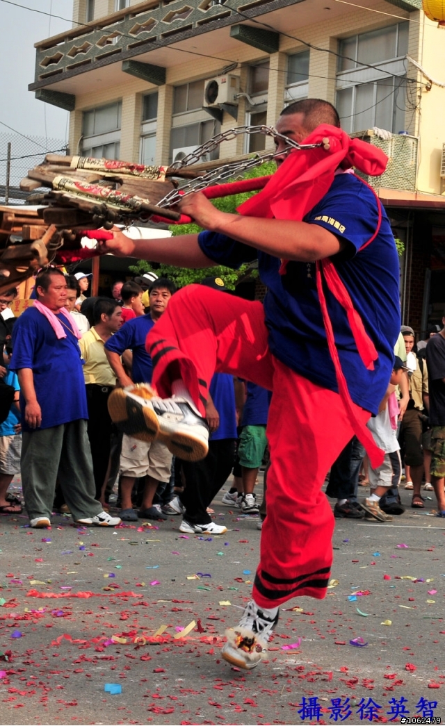 98年10月10日東港王船祭請各位大大共襄盛舉一起蓋大樓