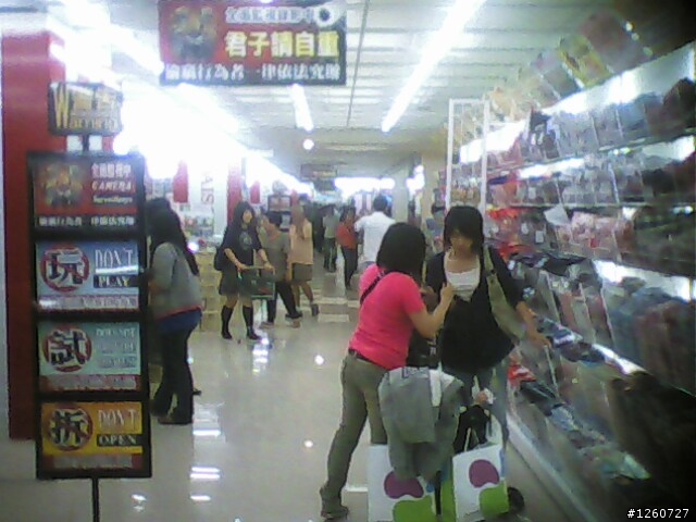 德安台南店（11/27-- 開幕啦,部分樓層趕工中)