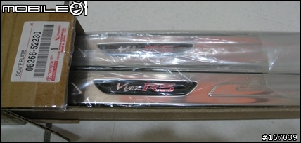 日本純㊣TOYOTA VITZ RS 選配用迎賓踏板 (開箱文)