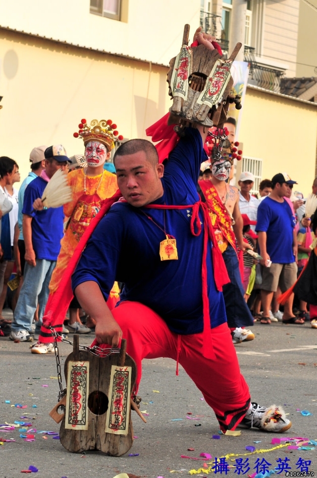 98年10月10日東港王船祭請各位大大共襄盛舉一起蓋大樓