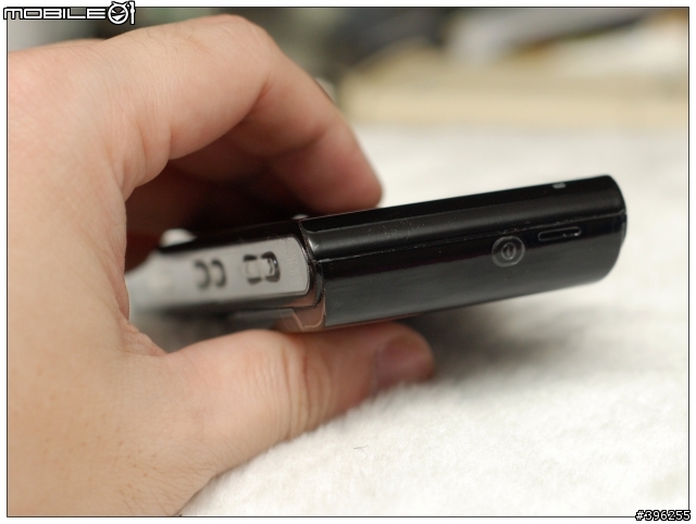 開過了還是要開這是01傳統~差點心碎的..SonyEricsson Satio開箱 10/20新增包膜+伸縮觸控筆
