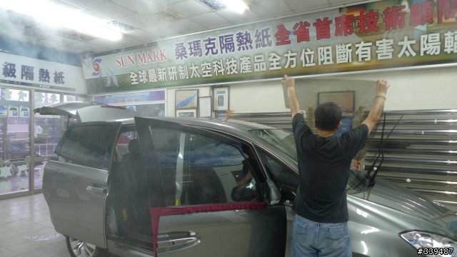<11/03補數位天線照片>LUXGEN 簡單交車開箱及貼隔熱紙 之有圖有真相