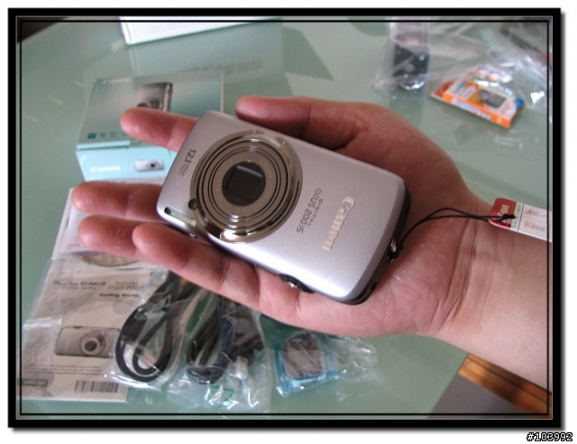 Canon IXUS 200 IS (銀色) 簡易開箱文