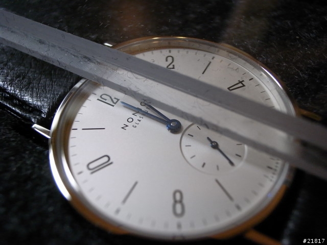 極簡 經典 充滿包浩斯(Bauhaus)元素的 NOMOS TANGENTE
