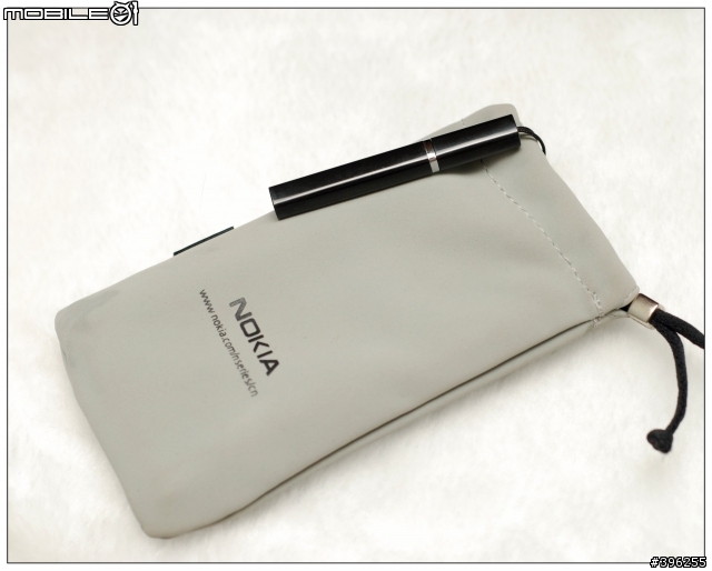 開過了還是要開這是01傳統~差點心碎的..SonyEricsson Satio開箱 10/20新增包膜+伸縮觸控筆