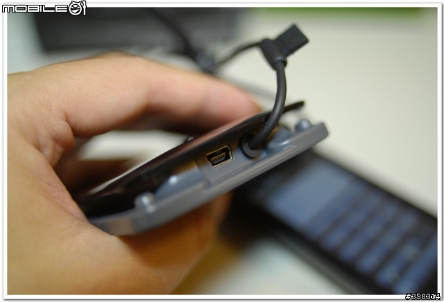 [開箱文]i-Tech Solar Charger 906 太陽能手機充電器