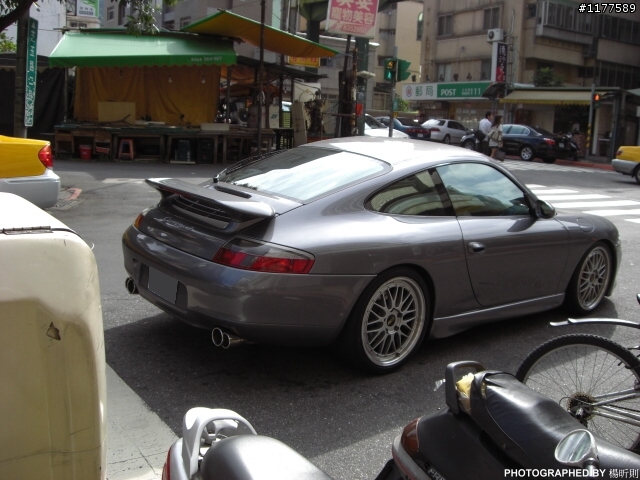 [巧遇] Porsche 911 Carrera 系列 (改裝部分零件)