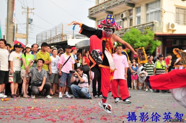 98年10月10日東港王船祭請各位大大共襄盛舉一起蓋大樓