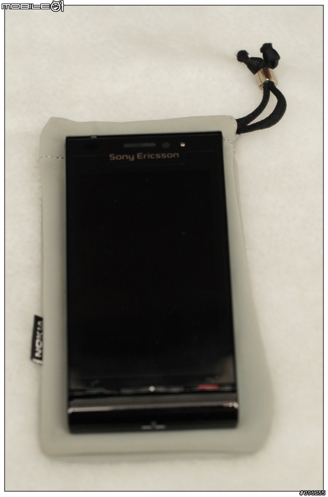 開過了還是要開這是01傳統~差點心碎的..SonyEricsson Satio開箱 10/20新增包膜+伸縮觸控筆